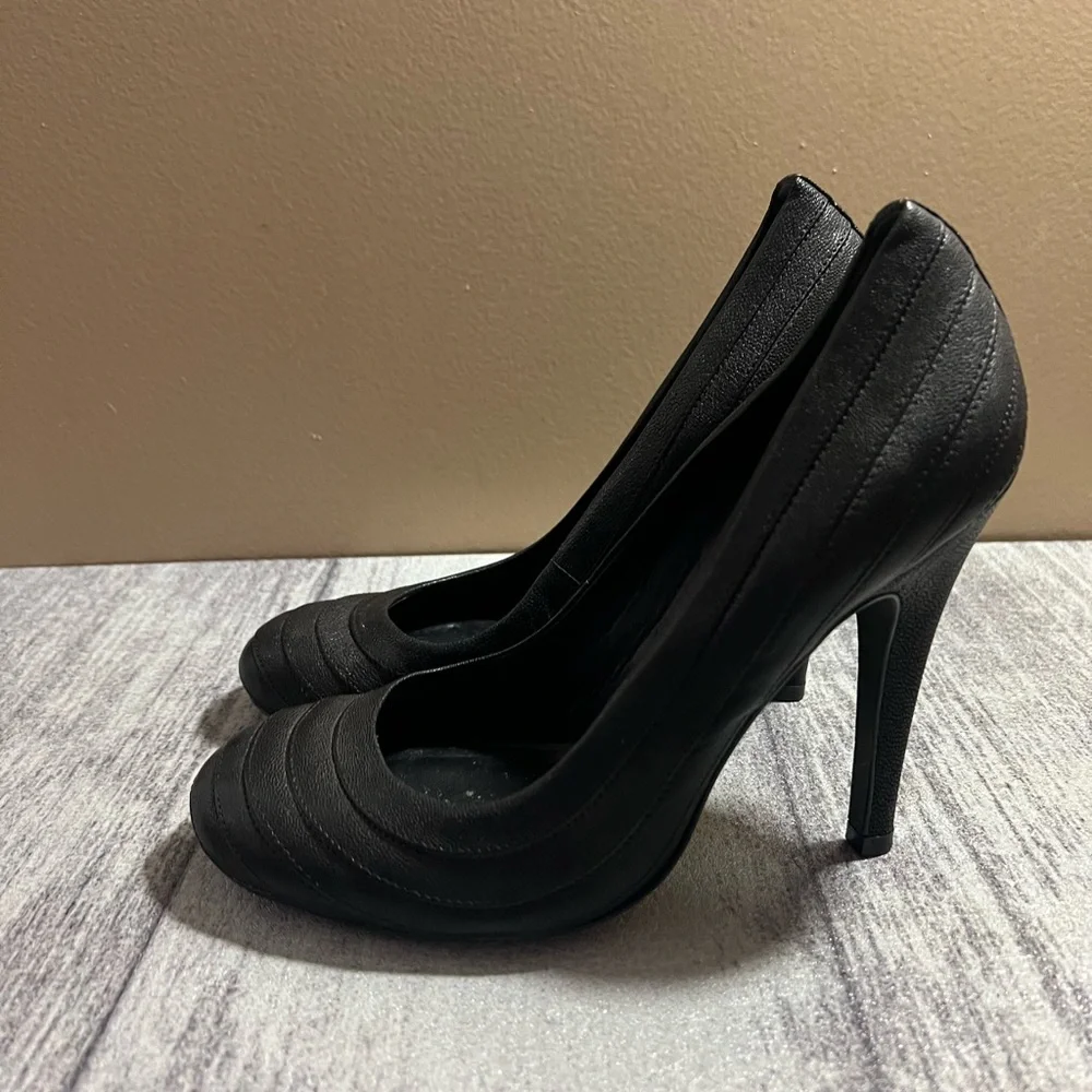 AUTHENTIC TORY BURCH HARTLEY HEELS SIZE 7.5M BLACK